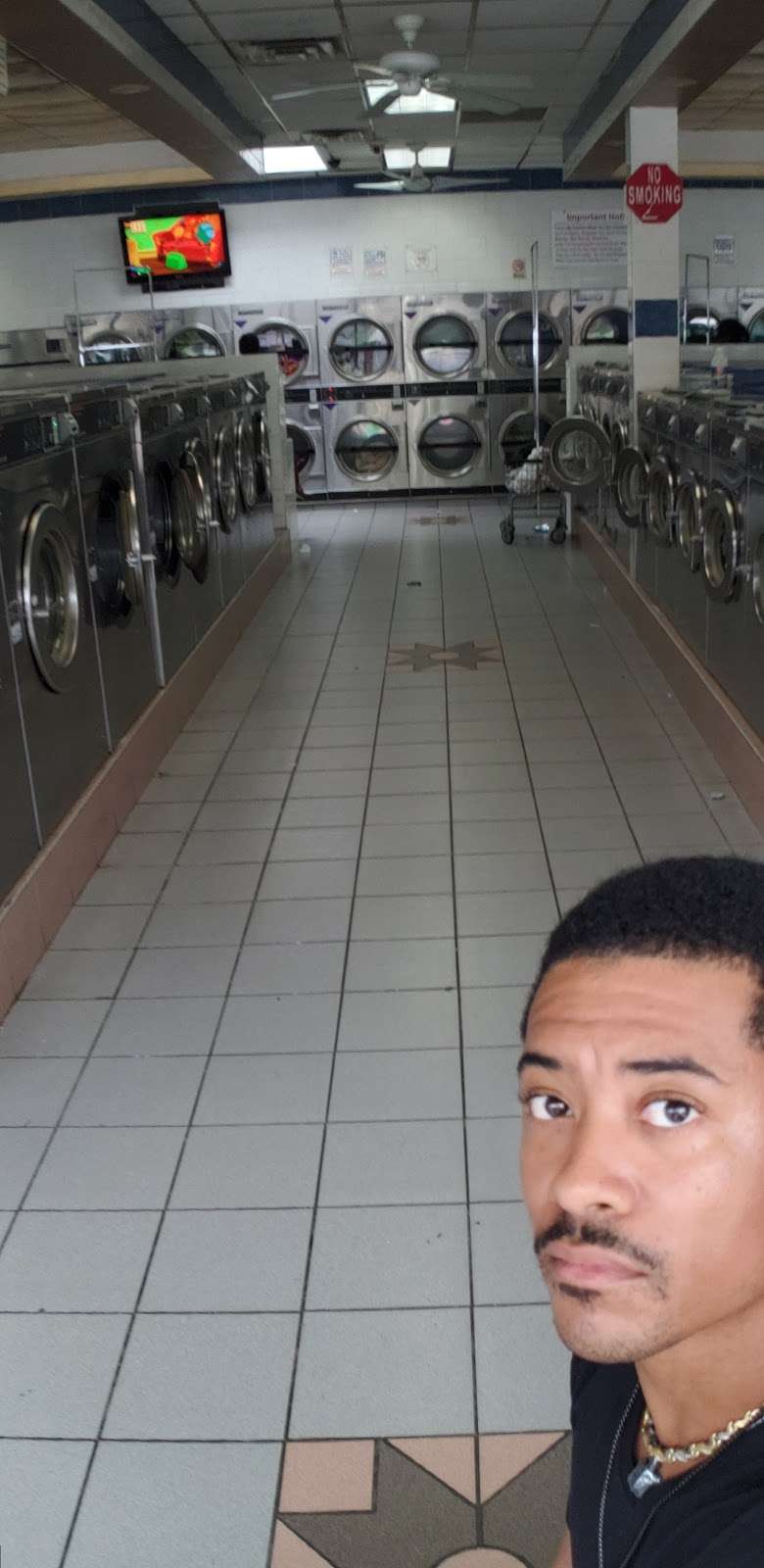 Central City Laundromat Inc | 11050 Springfield Blvd, Queens Village, NY 11429 | Phone: (718) 776-4920