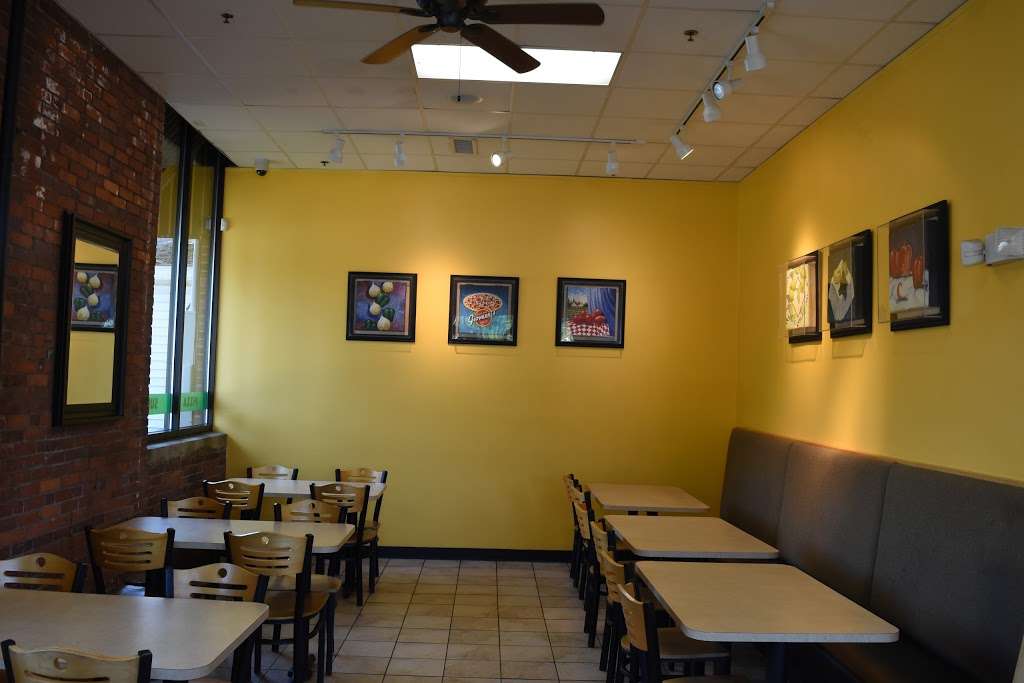 Giovannis Roast Beef & Pizzeria | 14 Broad St, Nashua, NH 03064, USA | Phone: (603) 874-1379