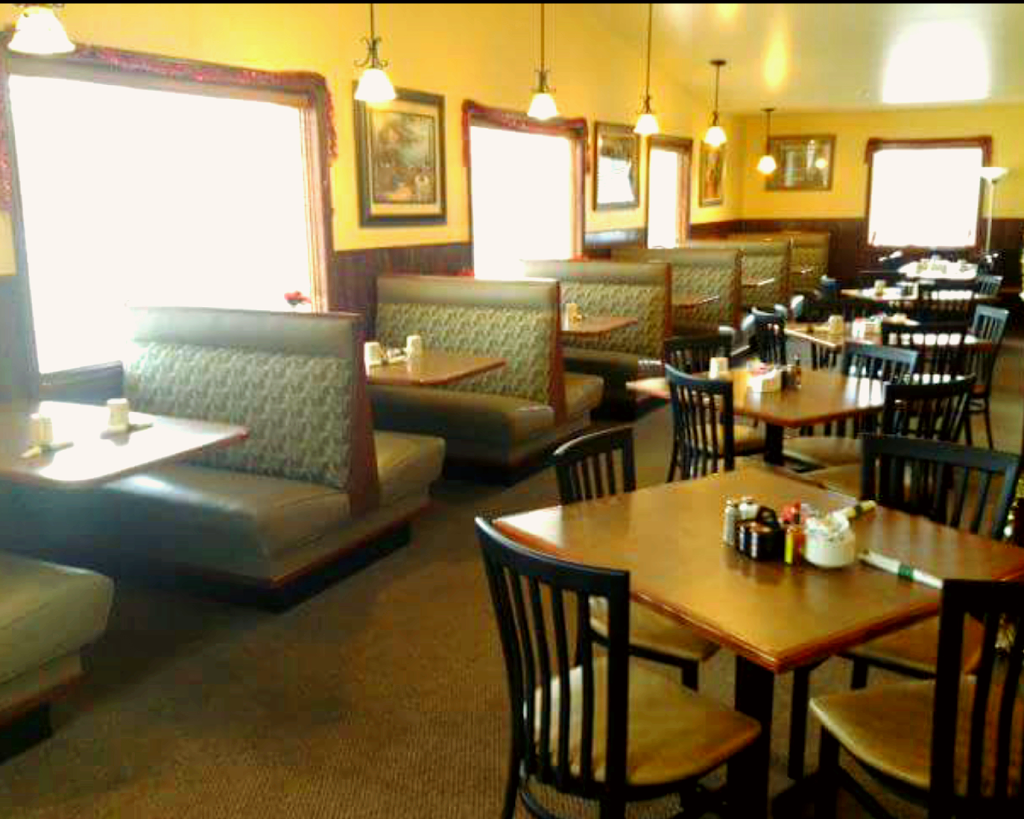 Sams Family Restaurant | 33 W North Ave, Cortland, IL 60112, USA | Phone: (815) 756-5665