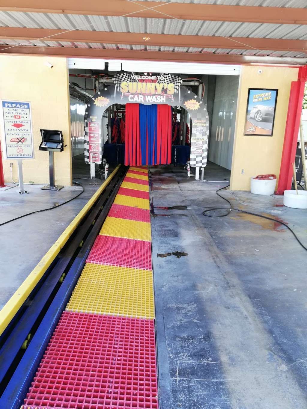 Sunnys Car Wash and Lube Center | 13838 Westheimer Rd, Houston, TX 77077, USA | Phone: (713) 474-5311