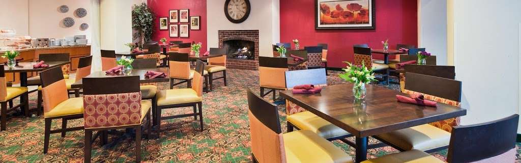 Holiday Inn & Suites Nashua | 9 Northeastern Blvd, Nashua, NH 03062, USA | Phone: (603) 888-1551