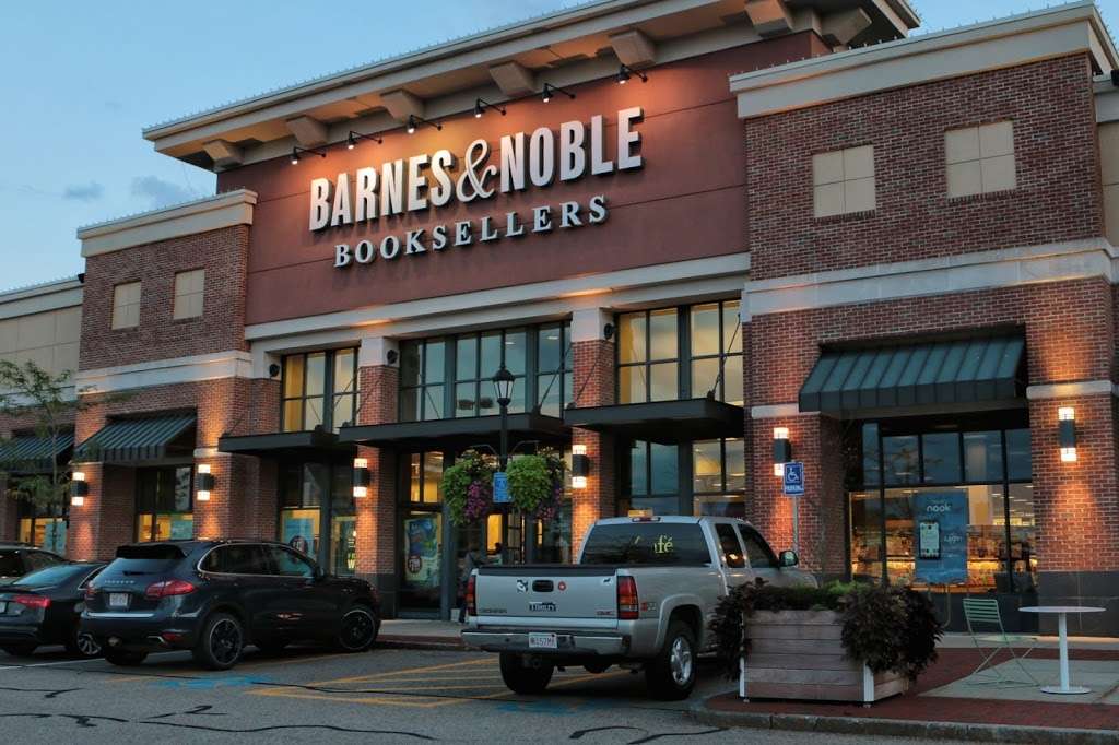 Barnes & Noble | The Derby Street Shoppes, 96 Derby St Suite 300, Hingham, MA 02043, USA | Phone: (781) 749-3319