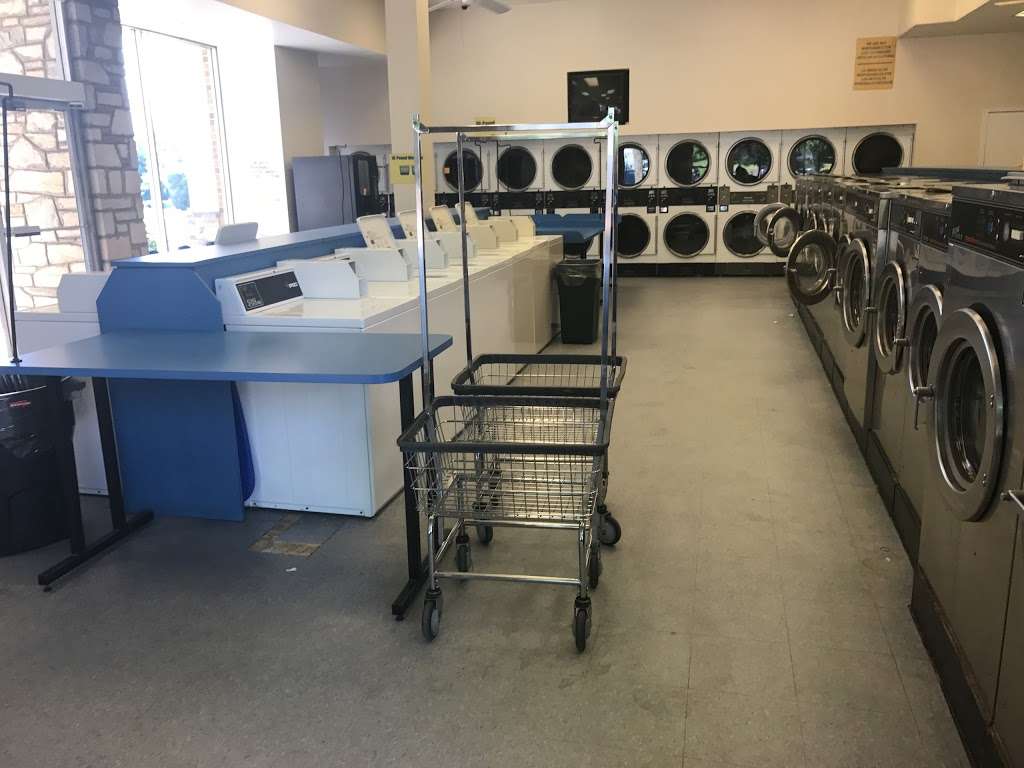 Little River Coin Laundry - laundry  | Photo 1 of 10 | Address: 7879 Heritage Dr, Annandale, VA 22003, USA | Phone: (703) 658-4006
