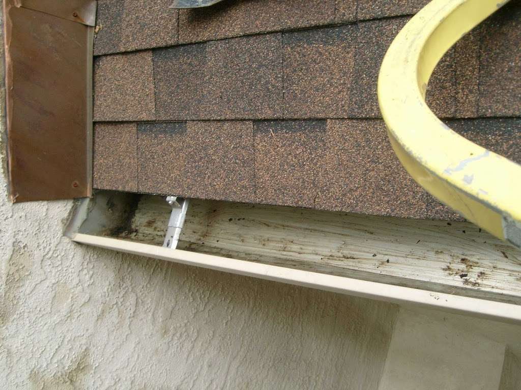 Gutter Cleaning Services- PA PRO | 1419 Wedgewood Rd, Wilmington, DE 19805 | Phone: (302) 544-1506