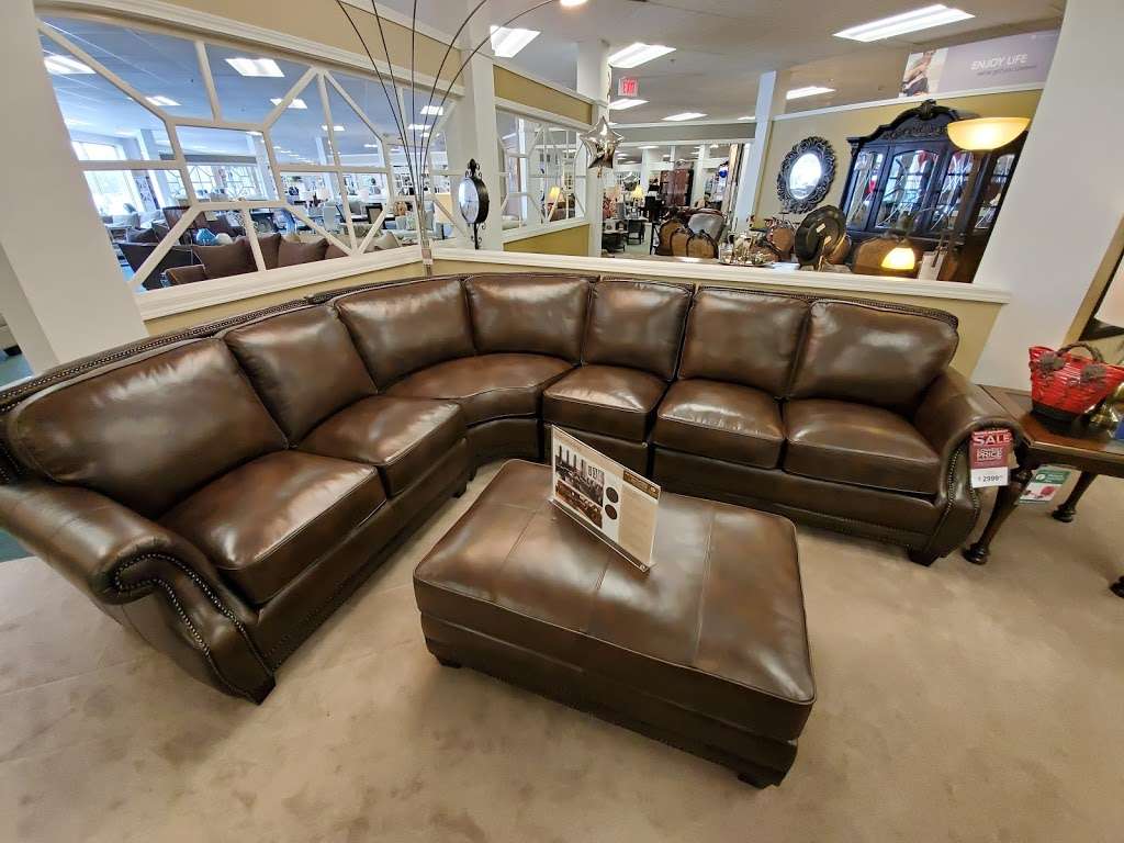 Raymour & Flanigan Furniture and Mattress Store | 85 Viewmont Mall, Scranton, PA 18508, USA | Phone: (570) 346-1622