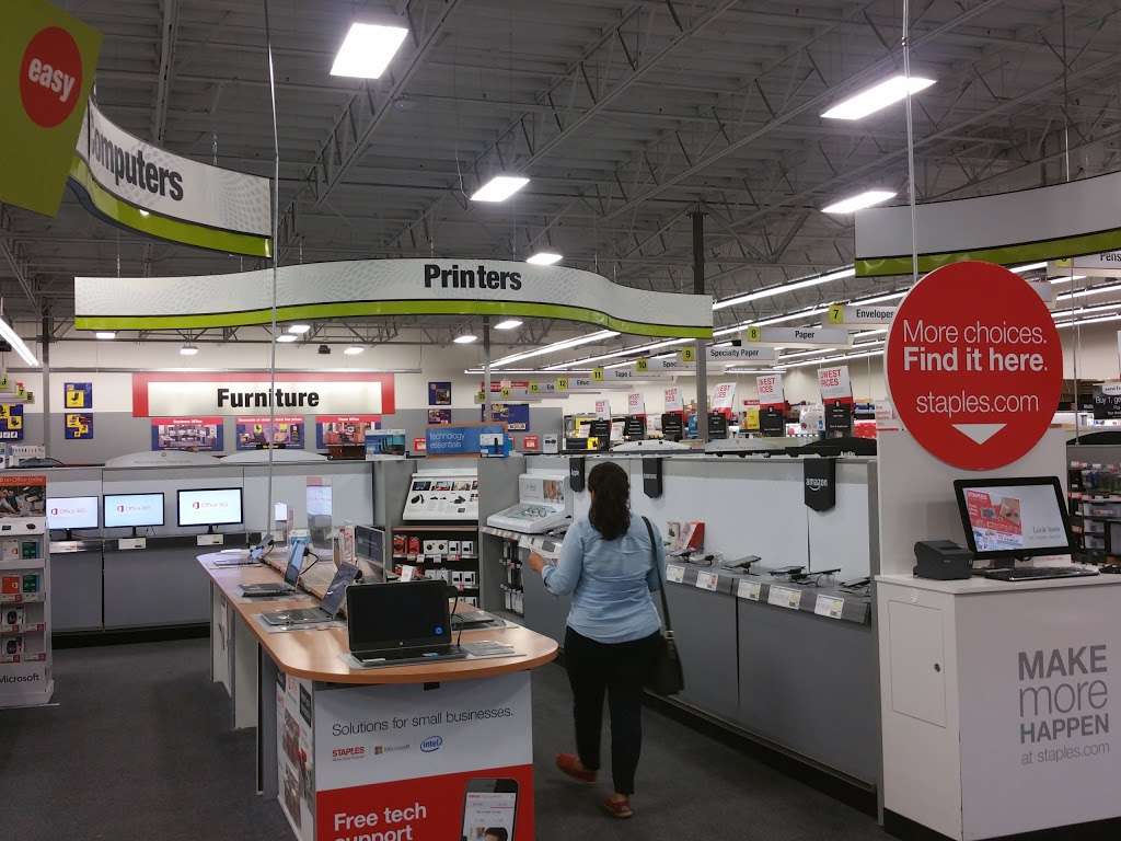 Staples | 2080 W Empire Ave, Burbank, CA 91504, USA | Phone: (818) 238-2928