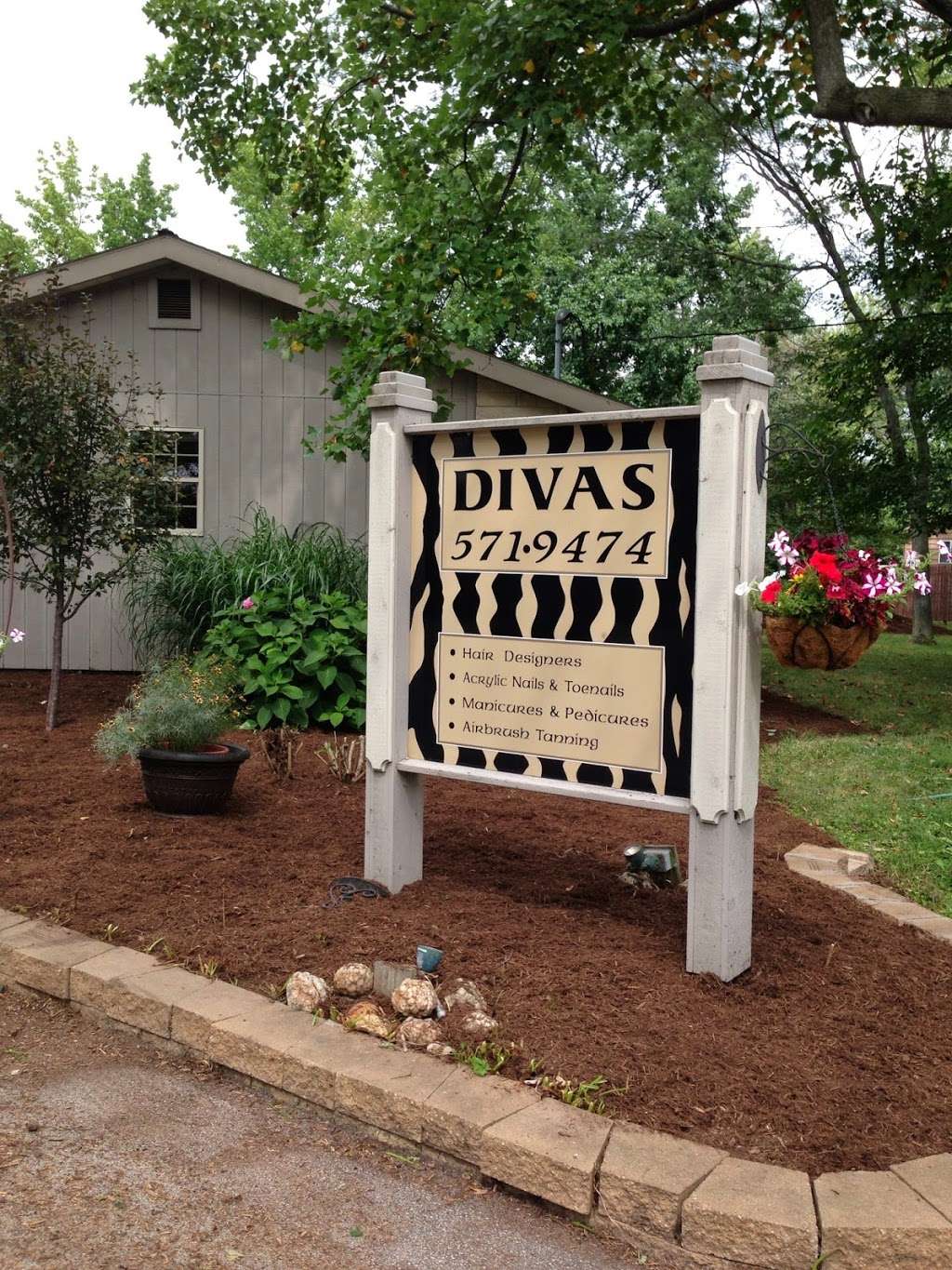 Divas Salon | 540 Smokey Row Rd, Carmel, IN 46032, USA | Phone: (317) 571-9474