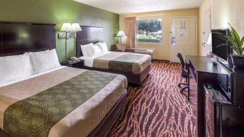 Econo Lodge Inn & Suites Downtown Northeast | 2755 N PanAm Expy, San Antonio, TX 78208, USA | Phone: (210) 229-9220