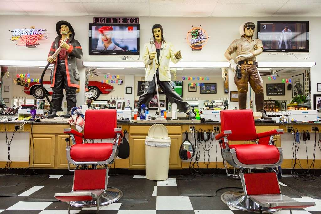 The Famous American Barbershop - Stonewall | 7953 Stonewall Shops Square, Gainesville, VA 20155, USA | Phone: (703) 754-8301