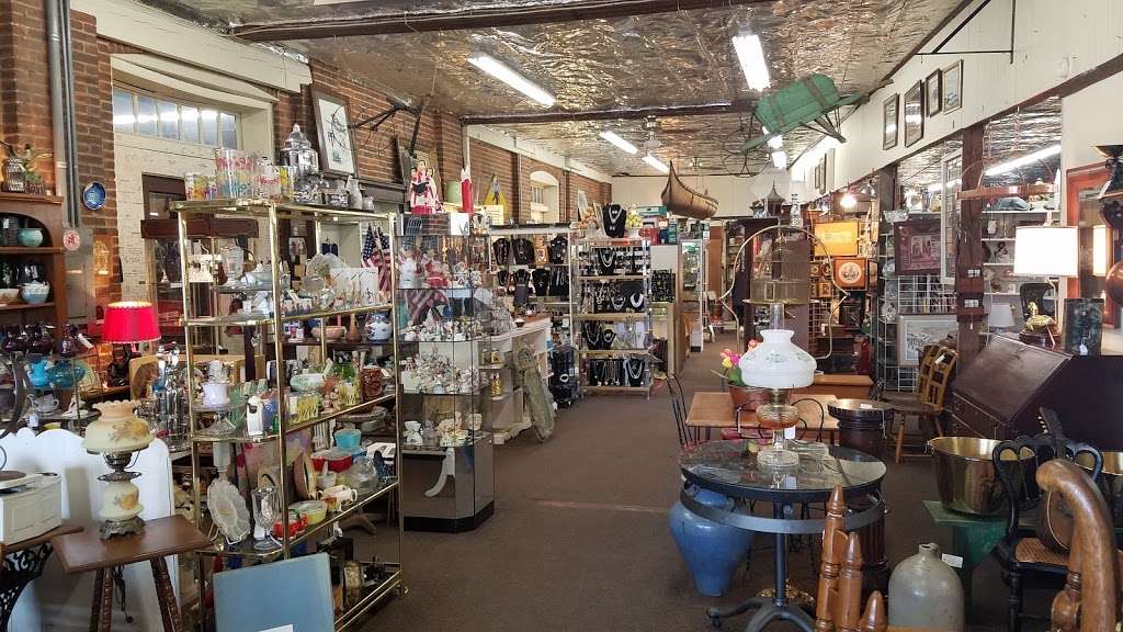 Old Mill Antiques Store | 215 Georgetown Rd, Strasburg, PA 17579 | Phone: (717) 687-6978