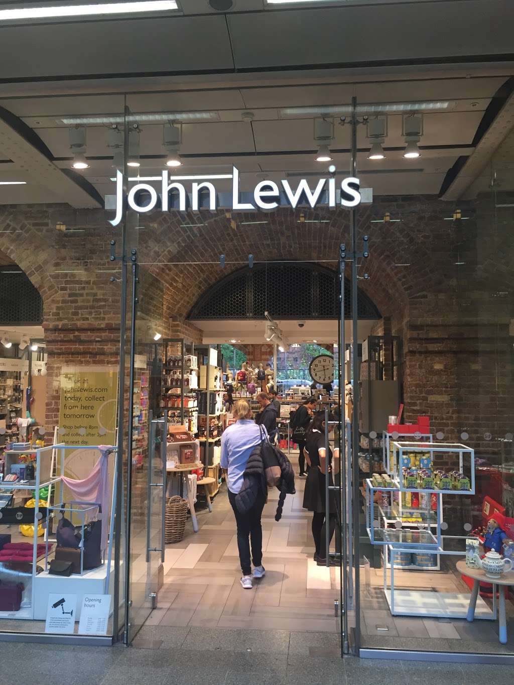 John Lewis & Partners St Pancras International | 8A, St Pancras International, Euston Rd, Kings Cross, London N1C 4QL, UK | Phone: 020 8732 3810