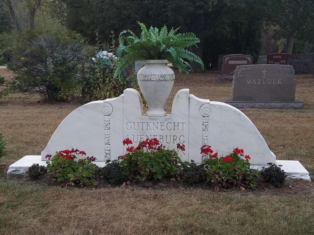 Arlington Park Cemetery | 4141 S 27th St, Milwaukee, WI 53221, USA | Phone: (414) 282-6600