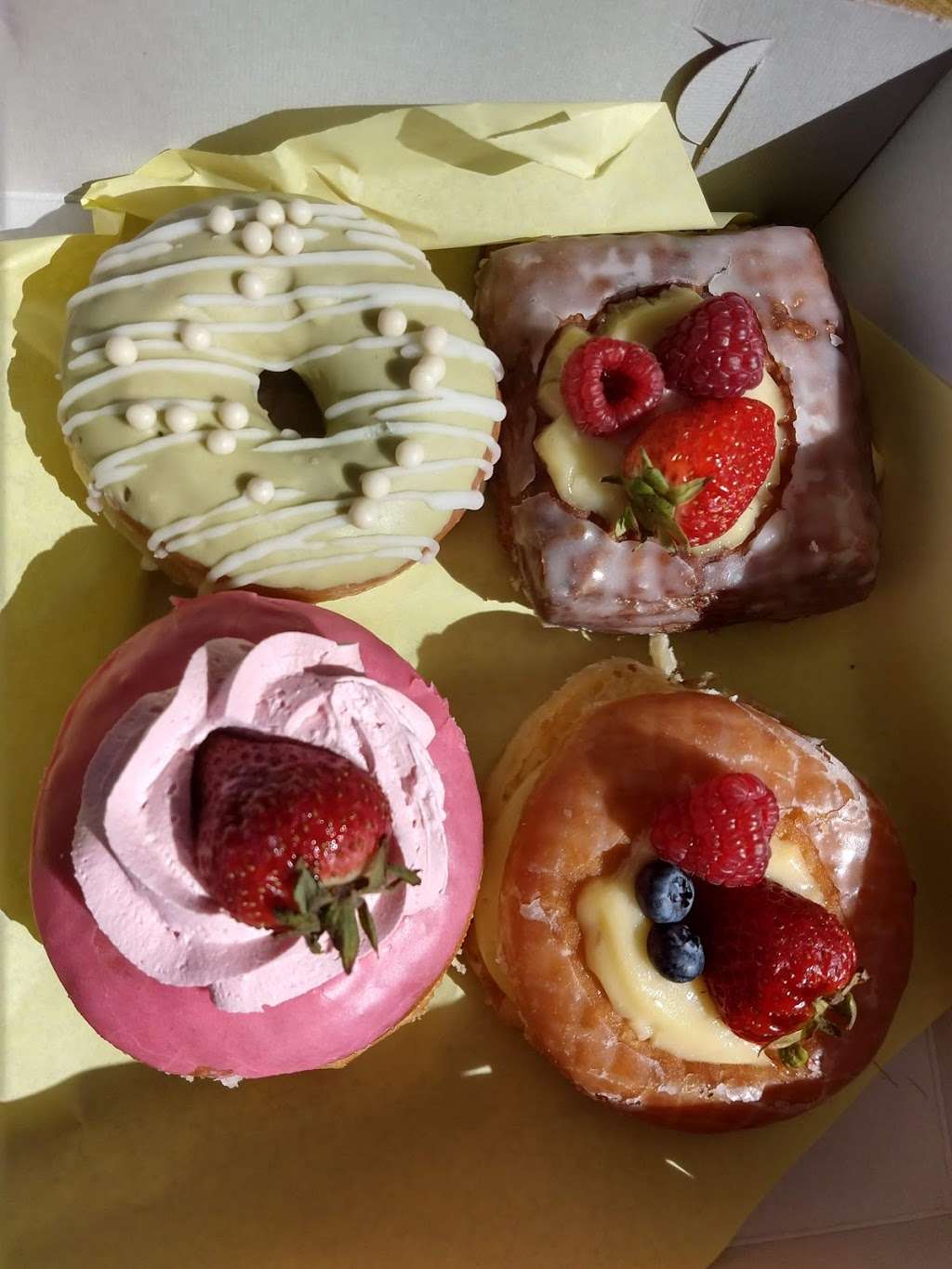 Colorado Donuts | #14, 1578 Colorado Blvd, Eagle Rock, CA 90041, USA | Phone: (323) 340-1962