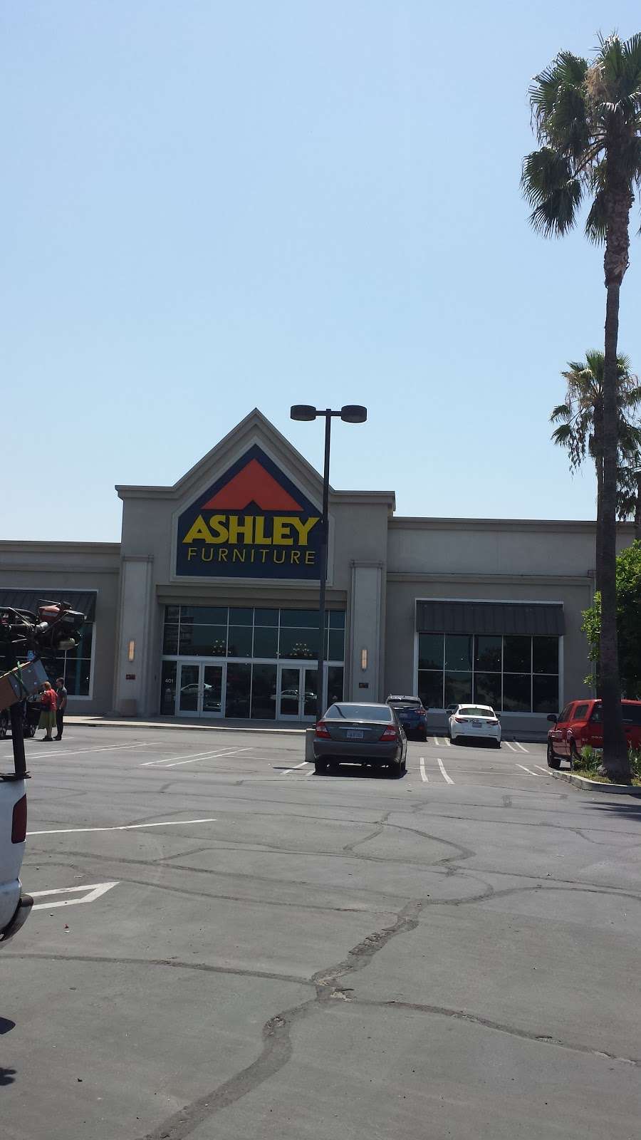 Ashley HomeStore | 401 N 1st St, Burbank, CA 91502 | Phone: (818) 840-5620