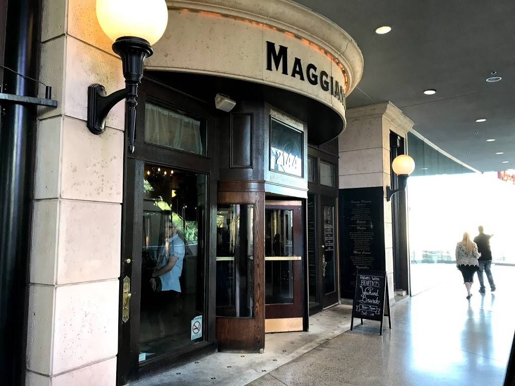 Maggianos Little Italy - restaurant  | Photo 5 of 8 | Address: 3200 S Las Vegas Blvd, Las Vegas, NV 89109, USA | Phone: (702) 732-2550