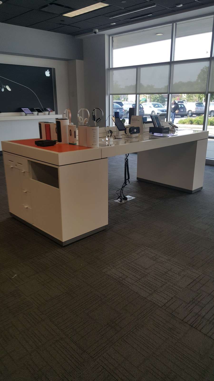 AT&T Store | 6155 N Keystone Ave, Indianapolis, IN 46220, USA | Phone: (317) 259-7842