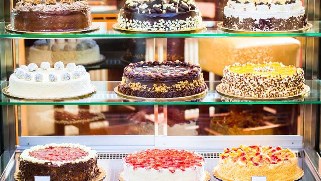 Caseis Cakes N More | 1007 Mulberry St, Darby, PA 19023, USA | Phone: (610) 453-2115