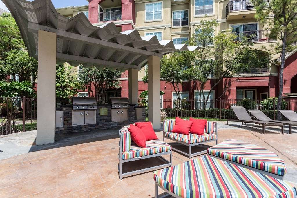 The Viv Apartments | 2210 W Dallas St, Houston, TX 77019, USA | Phone: (866) 789-8462