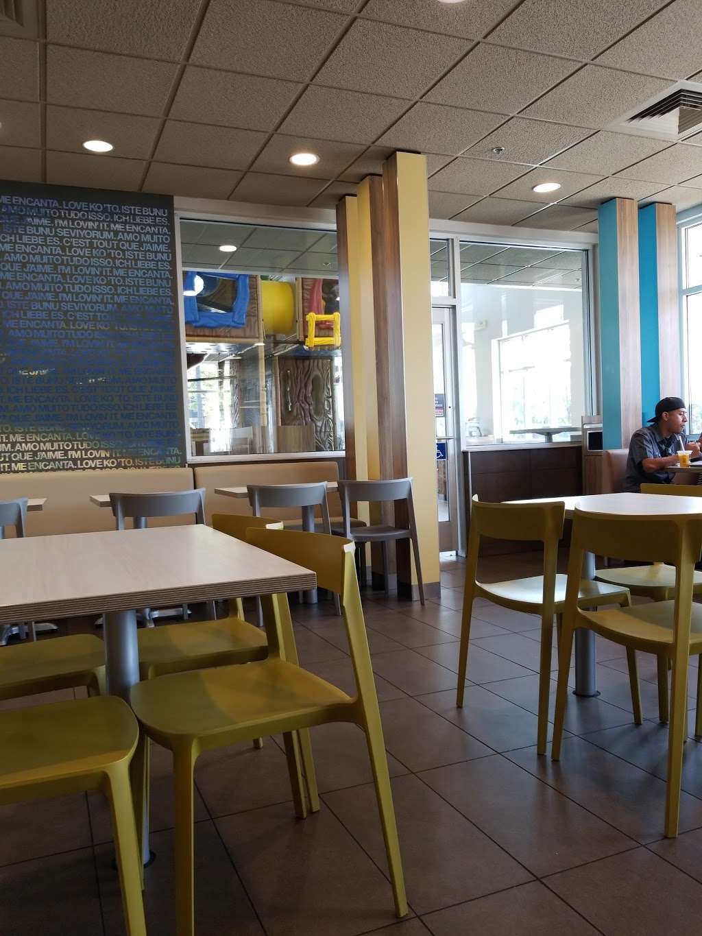 McDonalds | 26200 Iris Ave, Moreno Valley, CA 92555 | Phone: (951) 242-2344