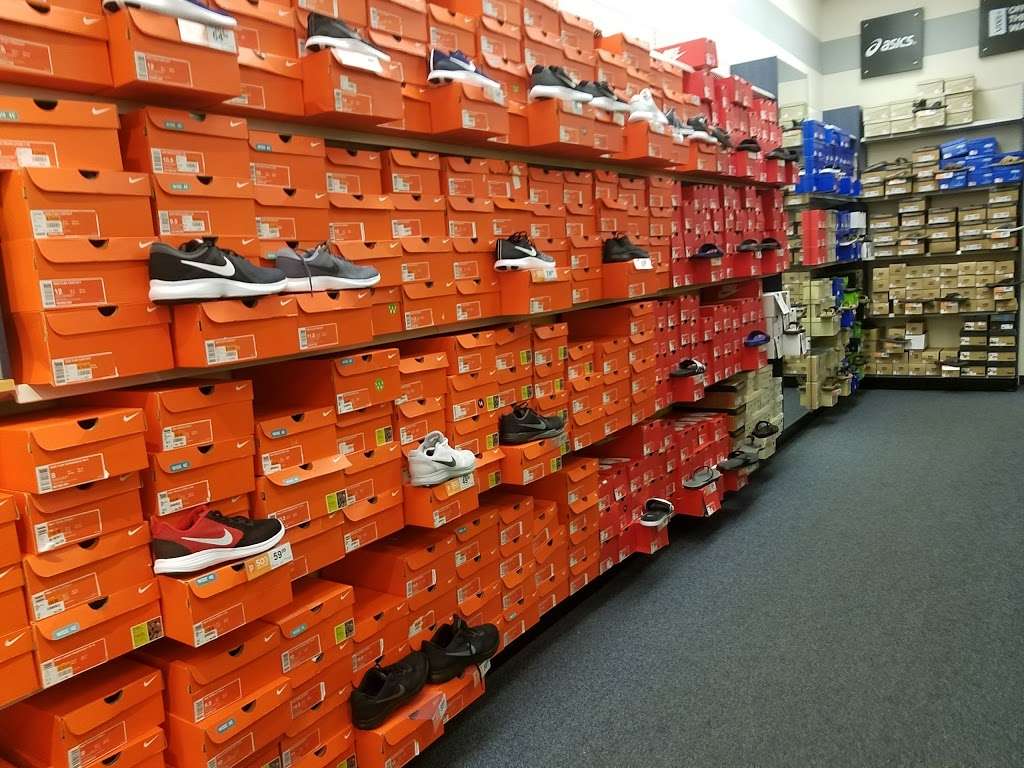 Rack Room Shoes | 4976 Premium Outlets Way #732, Chandler, AZ 85226, USA | Phone: (480) 639-1913