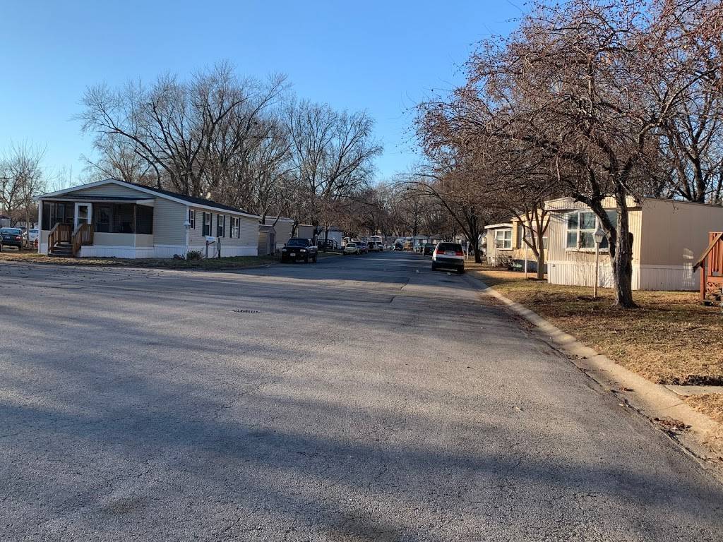 Royal Estates Mobile Home Park | 90 Royal Dr, Kansas City, KS 66111, USA | Phone: (913) 303-7784