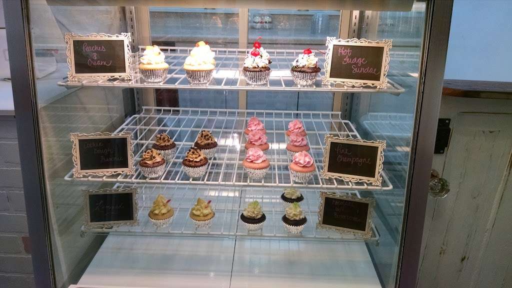 Pretty Tasty Cupcake Boutique | Carpenters Square Mall,, 31 Perry St, Cape May, NJ 08204, USA | Phone: (609) 827-1346