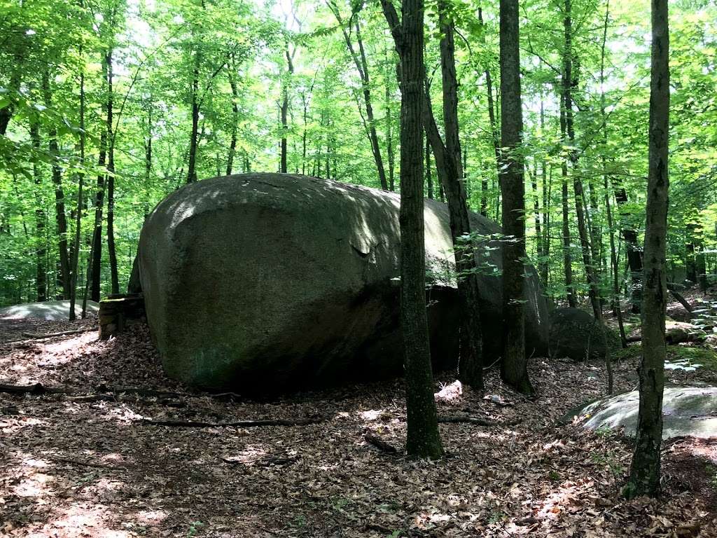 Giant Rock | Mohegan Lake, NY 10547, USA