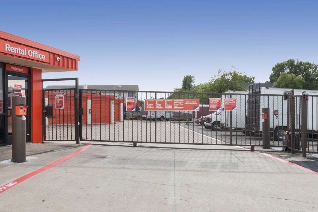 Public Storage | 3501 Country Club Rd N, Irving, TX 75062, USA | Phone: (972) 445-7303