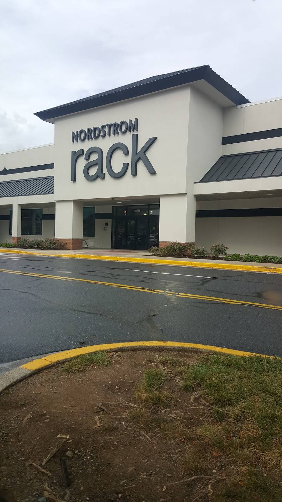 Nordstrom Rack | 15760 Shady Grove Rd, Gaithersburg, MD 20877, USA | Phone: (301) 527-1133