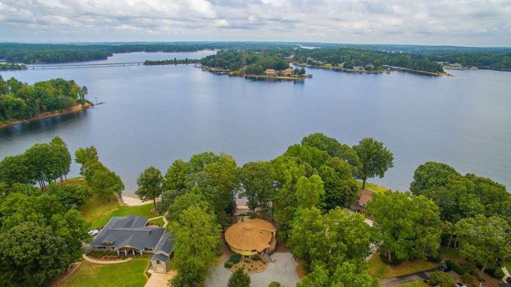 Lake Norman Realty: Barbara Bulen | 630 Williamson Rd, Mooresville, NC 28117 | Phone: (704) 745-7049