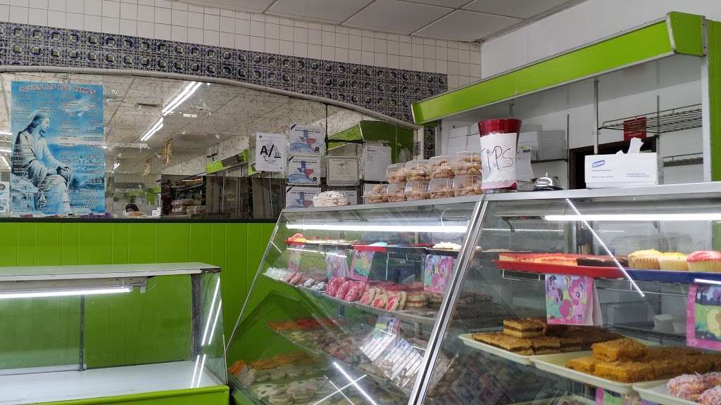 La Esmeralda Bakery | 739 New Laredo Hwy, San Antonio, TX 78211, USA | Phone: (210) 922-3063