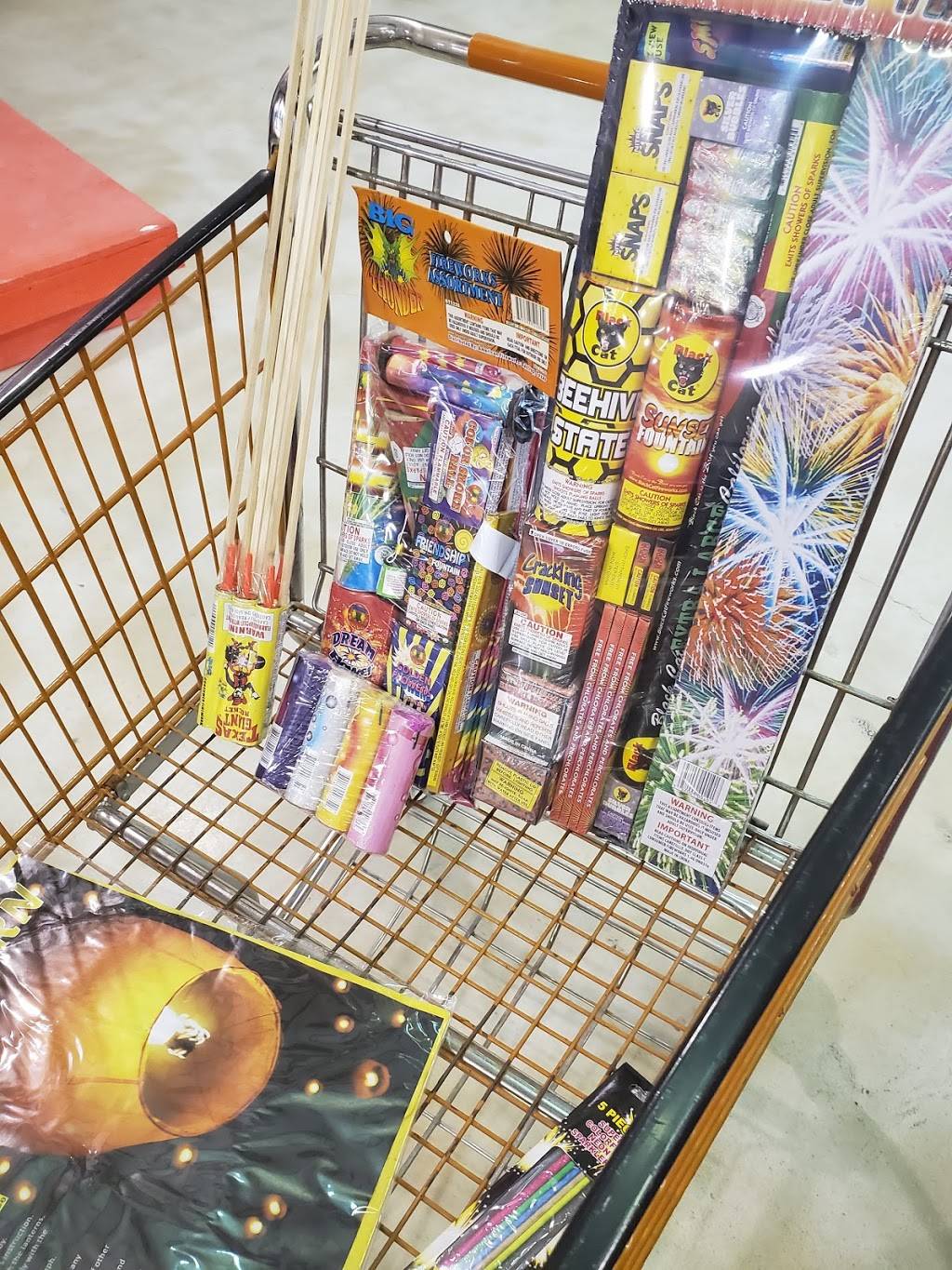 American Fireworks | SUPERSTORE STAND, 5150 E Hwy 71, Del Valle, TX 78617, USA | Phone: (512) 321-4416