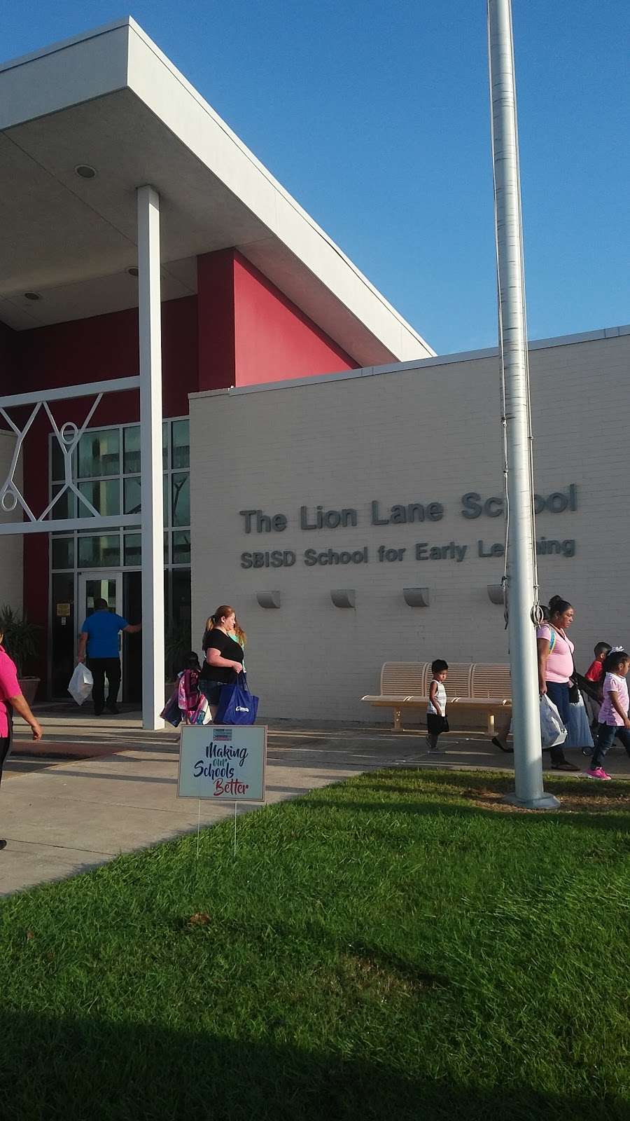 The Lion Lane School | 2210 Ridgecrest Dr, Houston, TX 77055 | Phone: (713) 251-6100