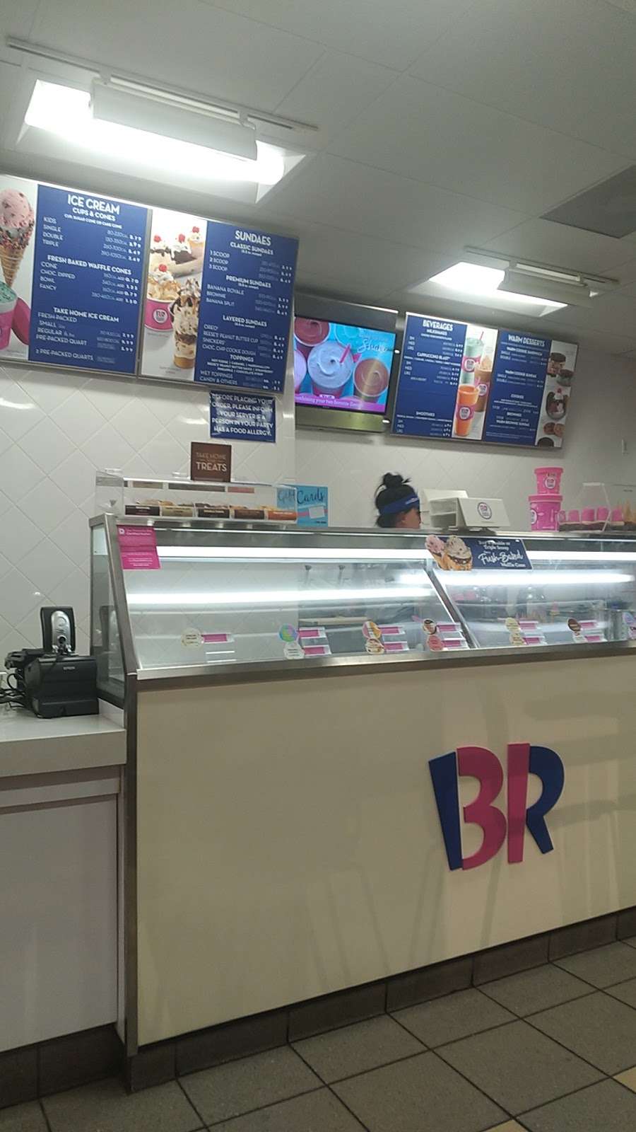 Baskin-Robbins | 20165 Saticoy St, Winnetka, CA 91306, USA | Phone: (818) 341-5050