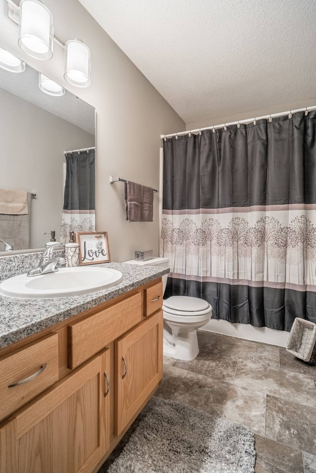 Skyline View Apartments | 1430 Old Farm Rd, Lincoln, NE 68512, USA | Phone: (402) 436-3477