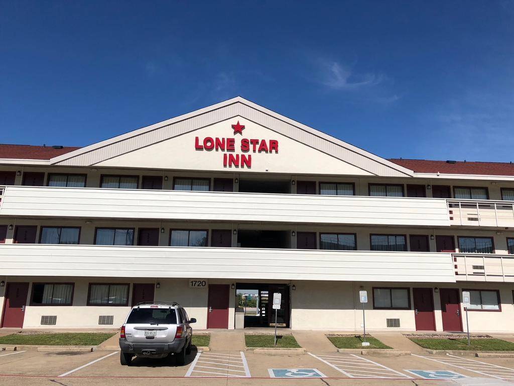 Lone Star Inn | 1720 S Broadway St, Carrollton, TX 75006, USA | Phone: (972) 245-1700