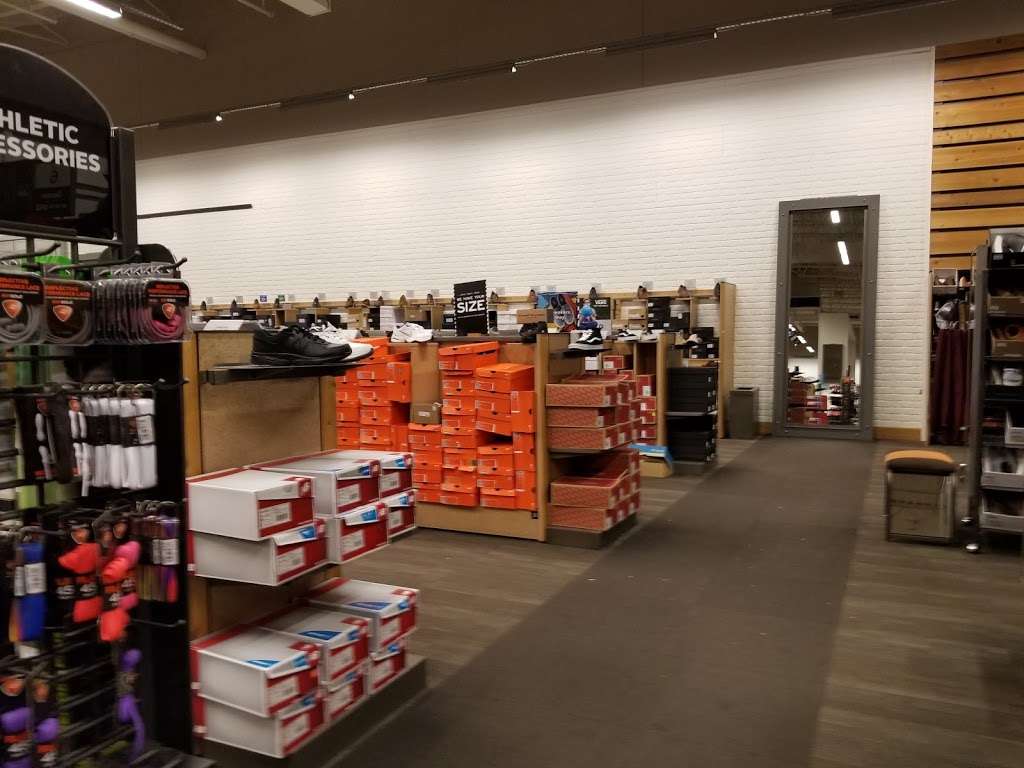 DSW Designer Shoe Warehouse | 2515 W 75th St, Naperville, IL 60540, USA | Phone: (630) 357-8148