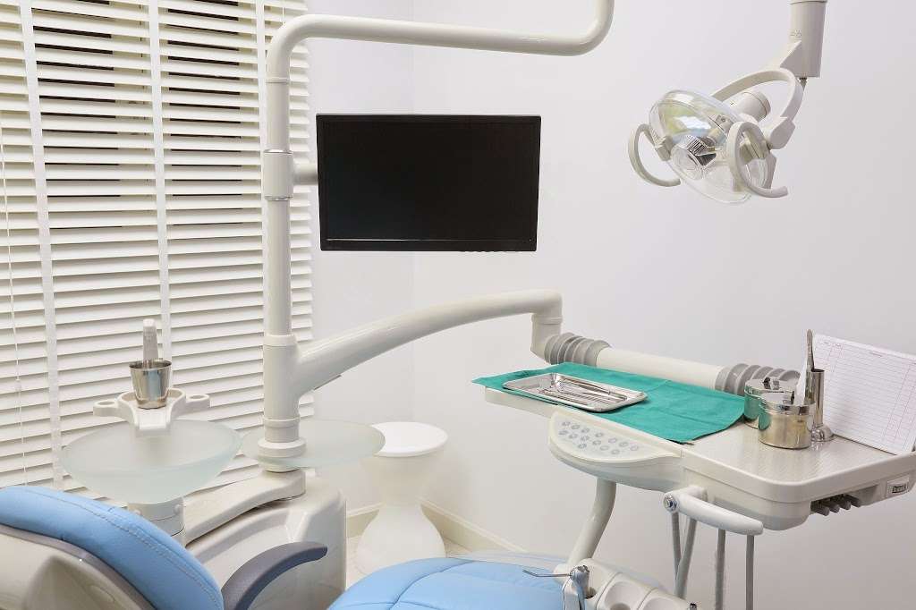 Absolute Dental | 5892 Losee Rd Ste 135, North Las Vegas, NV 89081, USA | Phone: (702) 843-5034