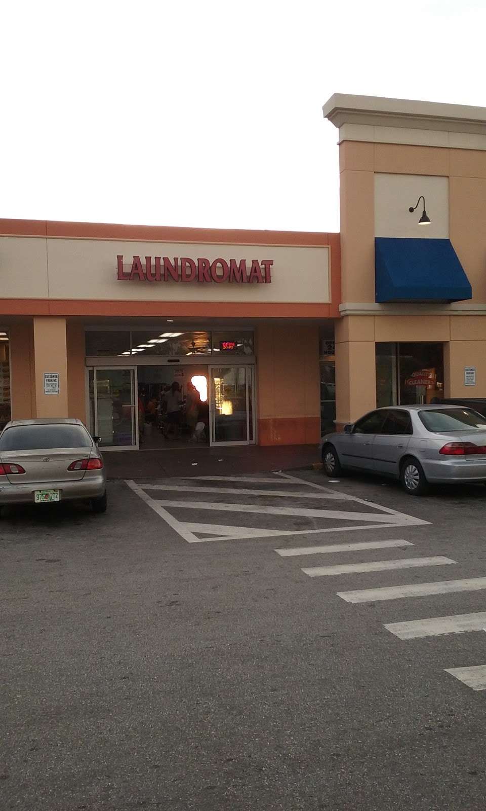 Discount Coin Laundry | 2396 W Oak Ridge Rd, Orlando, FL 32809 | Phone: (407) 745-4174