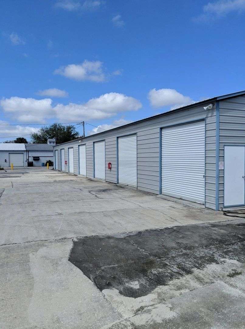 Oasis RV Parking | 292 American Spirit Rd, Winter Haven, FL 33880, USA | Phone: (863) 299-3719