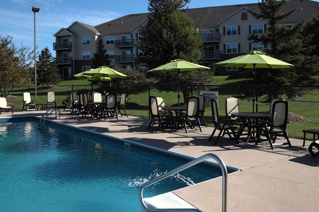 Riverwood Apartments | 10916 75th St, Kenosha, WI 53142 | Phone: (262) 694-0600