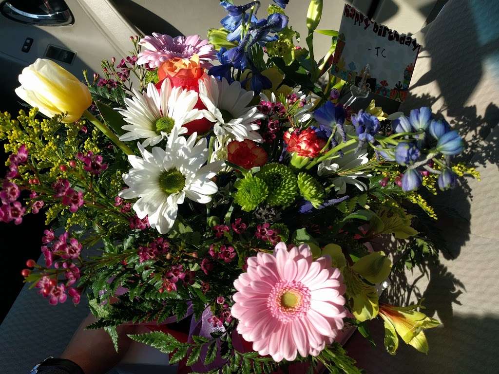 Finally Flowers | 770 Stevens St, Lowell, MA 01851, USA | Phone: (978) 937-5572