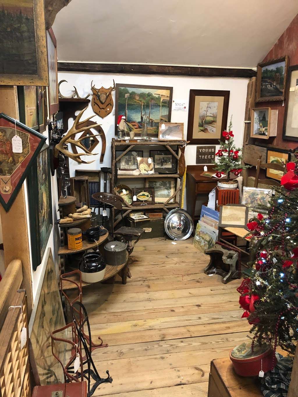 Antique Center At Wales | 323 E Summit Ave, Wales, WI 53183, USA | Phone: (262) 968-4913