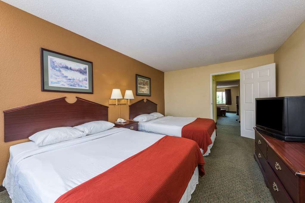 Super 8 by Wyndham Indianapolis/NE/Castleton Area | 7202 E 82nd St, Indianapolis, IN 46256, USA | Phone: (317) 537-9686