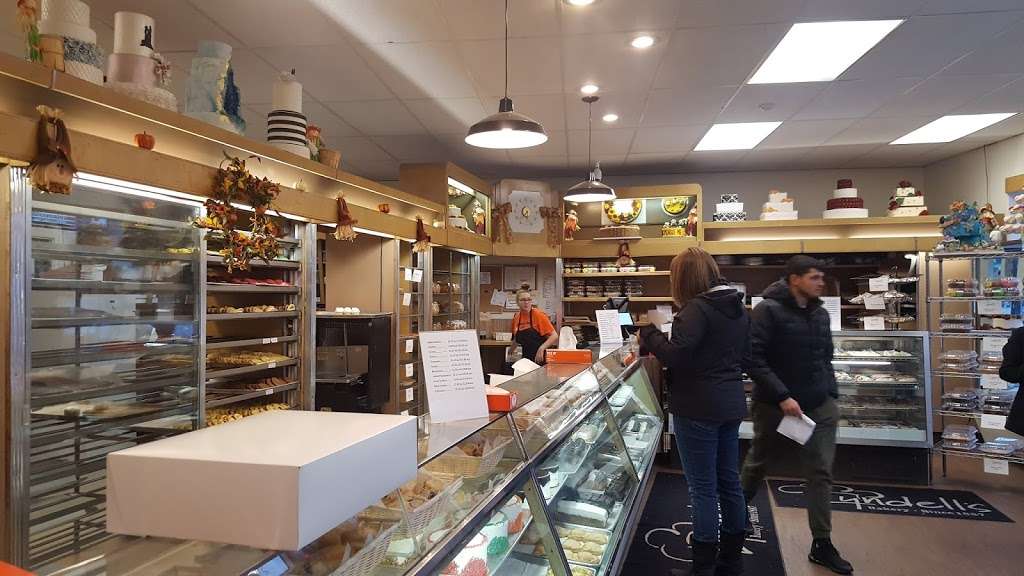 Lyndells Bakery | 720 Broadway, Somerville, MA 02144 | Phone: (617) 625-1793