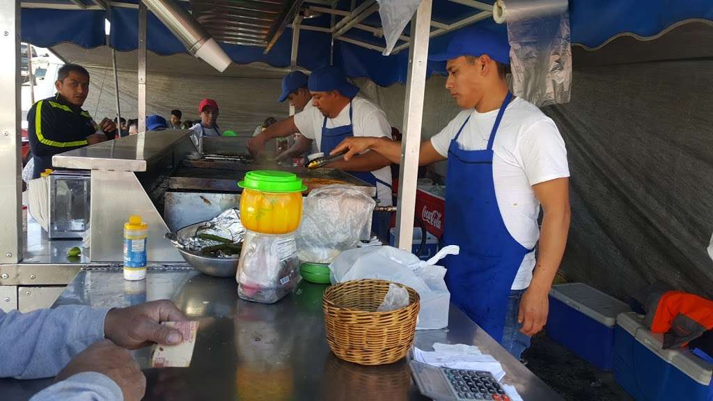 Tacos De Birria El Poblano | Lago Sur, 22217 Tijuana, B.C., Mexico