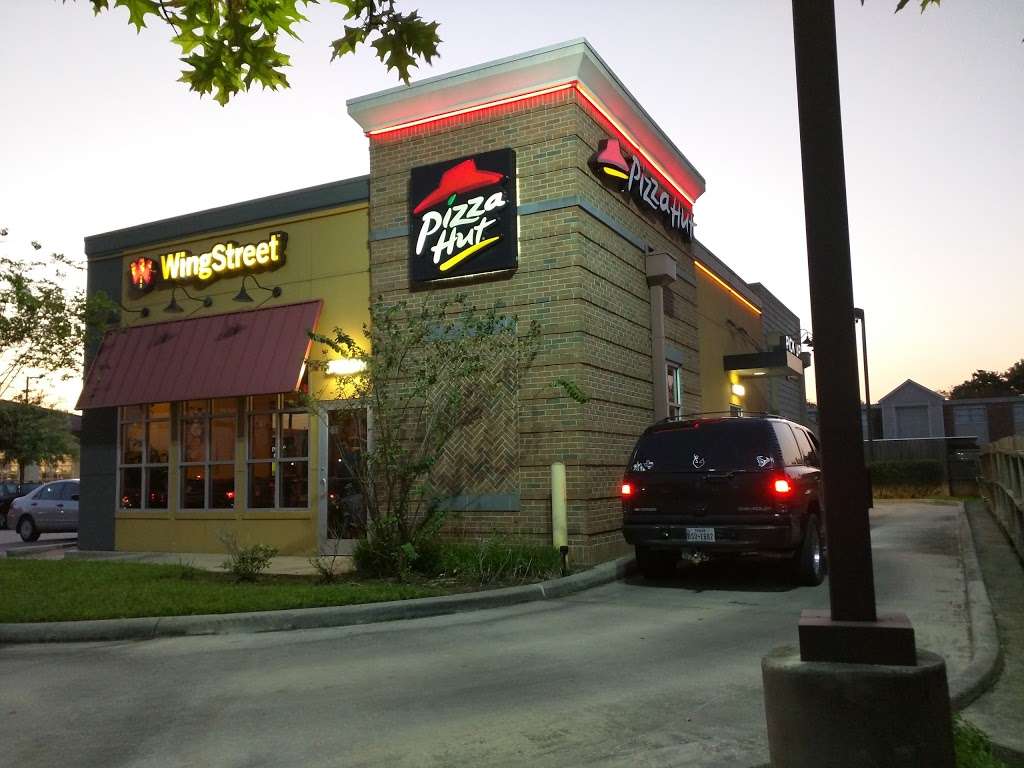 Pizza Hut | 3017 Red Bluff Rd, Pasadena, TX 77503, USA | Phone: (713) 472-3300