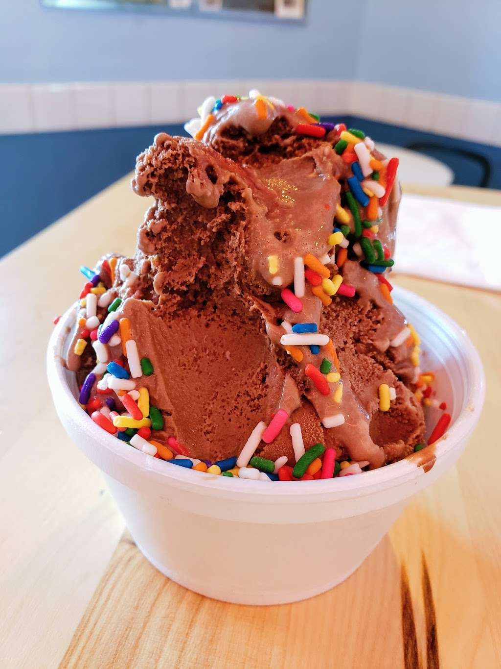 Desert Swirl Frozen Yogurt and Ice Cream | 4273 W Thunderbird Rd, Phoenix, AZ 85053, USA | Phone: (602) 548-0979