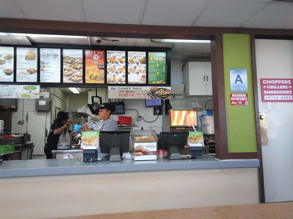 Del Taco | 2002 E Highland Ave, San Bernardino, CA 92404, USA | Phone: (909) 883-7826