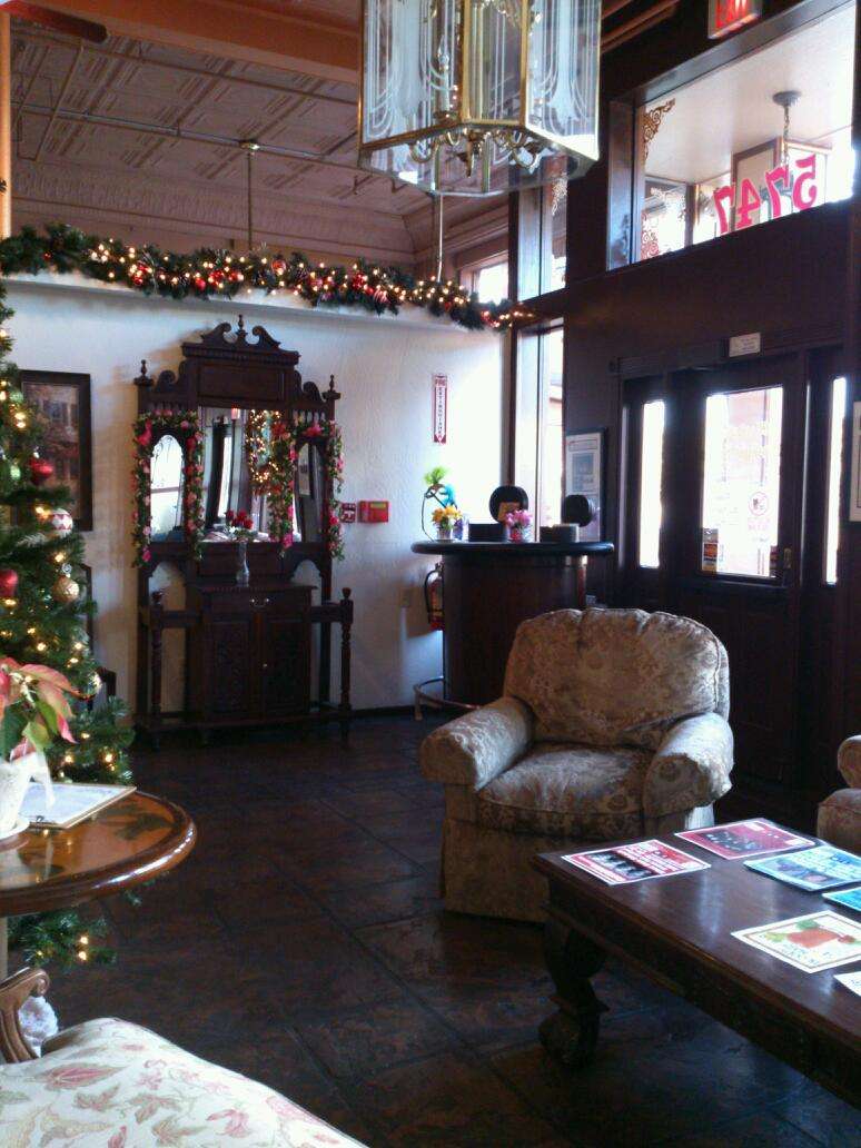 Gaslight Inn | 5747 W Glendale Ave, Glendale, AZ 85301, USA | Phone: (623) 934-5466